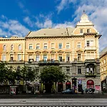 Cozy 2 Bedroom Apartment In Terez Boulevard.